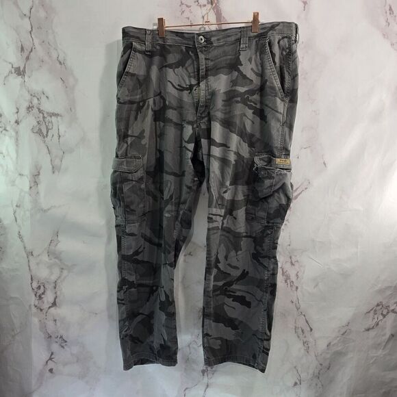 Wrangler Pants Mens 40 X 30 Camo Black Gray Cargo Straight Leg Regular Taper - Picture 1 of 13